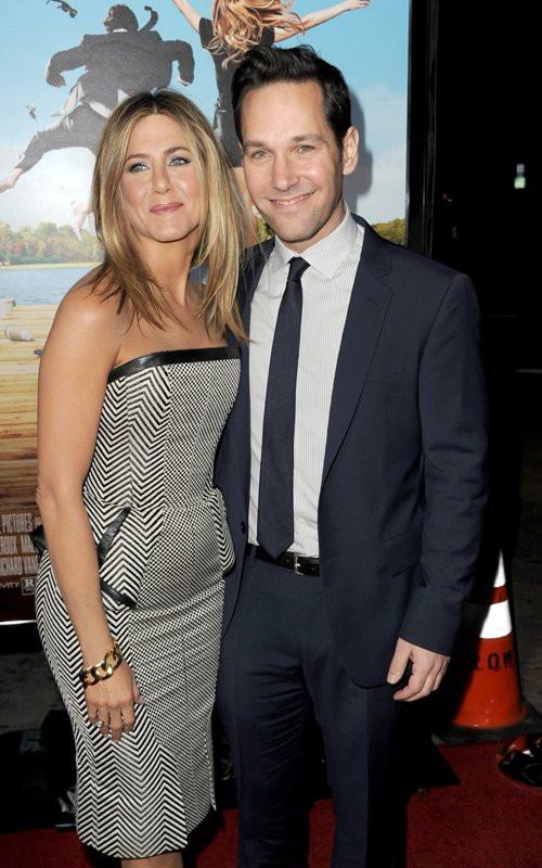 Jennifer Aniston xuất hiện cùng bạn diễn Justin Theroux tại buổi công chiếu phim "Wanderlust" ở rạp Mann Village Westwood, Los Angeles. Phim nói về cặp đôi người Manhattan đang xem xét địa điểm họ sẽ sinh sống và quyết định chọn một vùng quê nơi có thể tự do yêu đương. Jennifer Aniston xuất hiện cùng bạn diễn Justin Theroux tại buổi công chiếu phim "Wanderlust" ở rạp Mann Village Westwood, Los Angeles. Phim nói về cặp đôi người Manhattan đang xem xét địa điểm họ sẽ sinh sống và quyết định chọn một vùng quê nơi có thể tự do yêu đương.