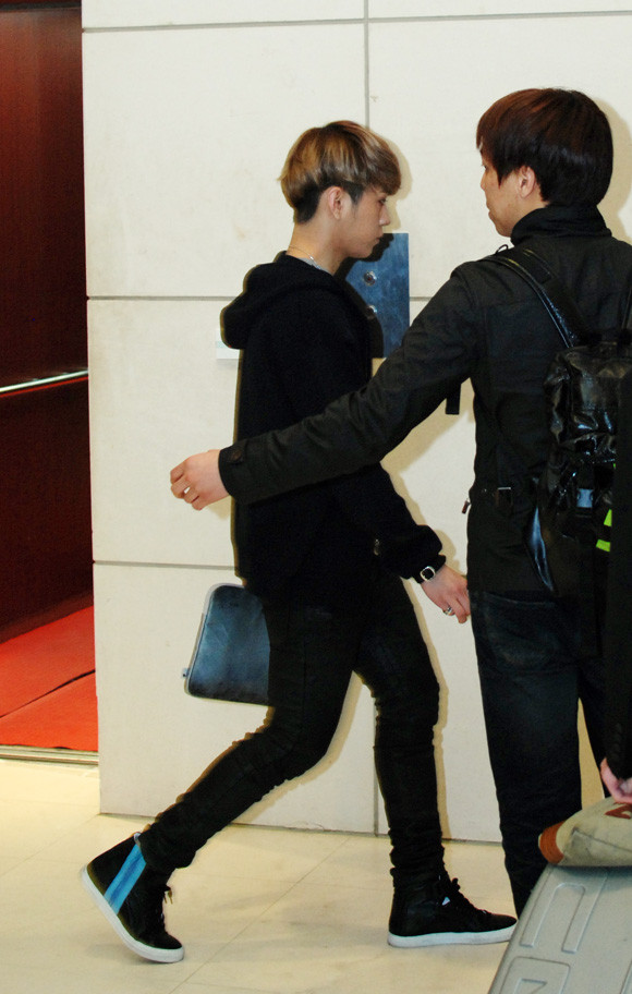 Sau đó là Jun Hyung (Beast). Sau đó là Jun Hyung (Beast).