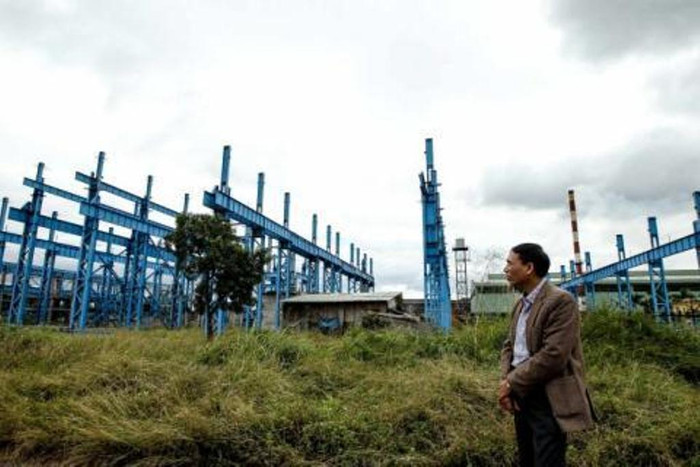 Cỏ dại mọc um tùm tại dự án mở rộng Nhà máy Gang thép Thái Nguyên giai đoạn 2. Ảnh: Tuổi trẻ. Cỏ dại mọc um tùm tại dự án mở rộng Nhà máy Gang thép Thái Nguyên giai đoạn 2. Ảnh: Tuổi trẻ.