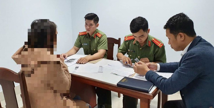 Lực lượng chức năng Đà Nẵng xử phạt một trường hợp đăng tải thông tin sai sự thật. Ảnh Cơ quan CA Lực lượng chức năng Đà Nẵng xử phạt một trường hợp đăng tải thông tin sai sự thật. Ảnh Cơ quan CA