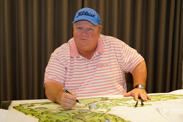 Ông Martin Moore, Chủ tịch Flagstick – Công ty quản lý xây dựng sân golf hàng đầu thế giới. Ông Martin Moore, Chủ tịch Flagstick – Công ty quản lý xây dựng sân golf hàng đầu thế giới.