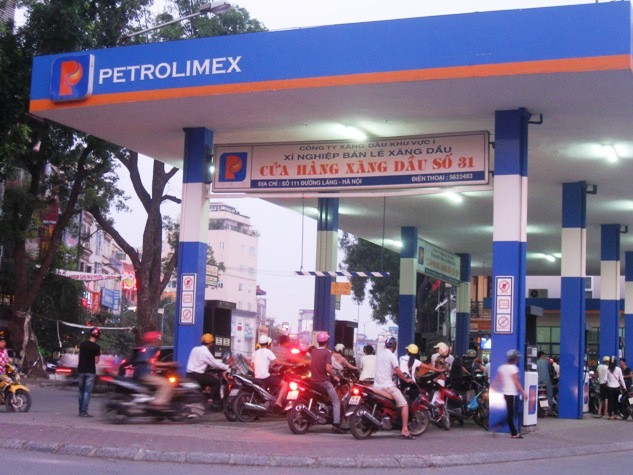 Giá xăng điều chỉnh tăng 670 đồng/ lít - ảnh minh họa (ảnh: H.Lực) Giá xăng điều chỉnh tăng 670 đồng/ lít - ảnh minh họa (ảnh: H.Lực)