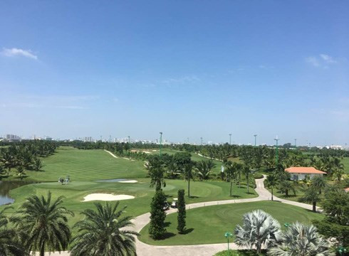 Từ lâu việc tồn tại sân golf, biệt thự, nhà hàng trên đất do Bộ Quốc phòng quản lý ngay trong sân bay Tân Sơn Nhất gây bức xúc - ảnh: Phương Linh (hình ảnh một góc sân golf trong sân bay Tân Sơn Nhất) Từ lâu việc tồn tại sân golf, biệt thự, nhà hàng trên đất do Bộ Quốc phòng quản lý ngay trong sân bay Tân Sơn Nhất gây bức xúc - ảnh: Phương Linh (hình ảnh một góc sân golf trong sân bay Tân Sơn Nhất)