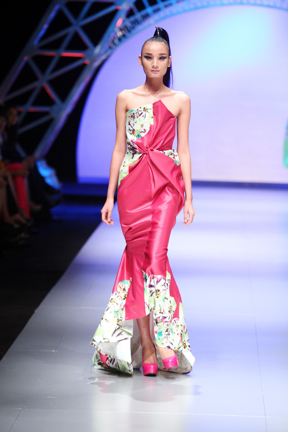 Tuy trong các chương trình sau này, Chấn Hưng bị chê trách vì quá an toàn, thiếu nét đột phá nhưng so với hai NTK còn lại, anh lại có lợi thế là 9 năm lăn lộn trong nghề, một thương hiệu thời trang riêng.