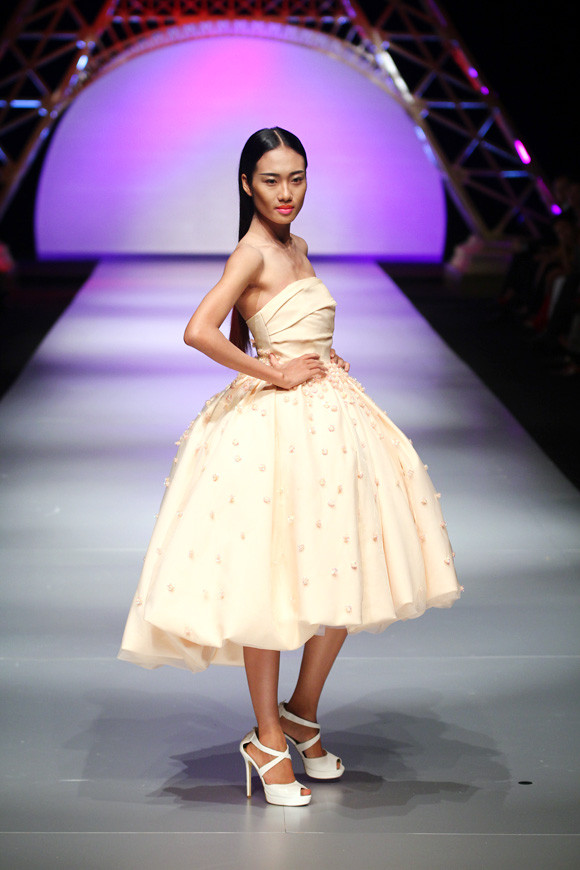 Giám khảo Thiên Hương nhận xét: "Lâm Gia Khang quá Dior - một phiên bản trẻ hơn, năng động hơn. Bà muốn thấy một Lâm Gia Khang chứ không phải một Dior". Không có đột phá đã khiến Gia Khang không giành được chiến thắng.