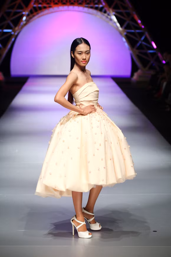 Giám khảo Thiên Hương nhận xét: "Lâm Gia Khang quá Dior - một phiên bản trẻ hơn, năng động hơn. Bà muốn thấy một Lâm Gia Khang chứ không phải một Dior". Không có đột phá đã khiến Gia Khang không giành được chiến thắng.