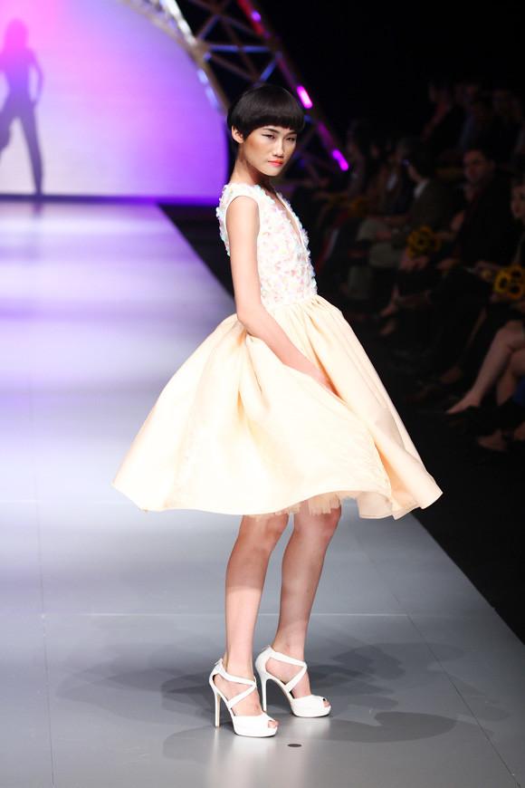 Các thiết kết của anh sử dụng gam màu dịu mát, thể hiện sự thanh lịch và sang trọng.