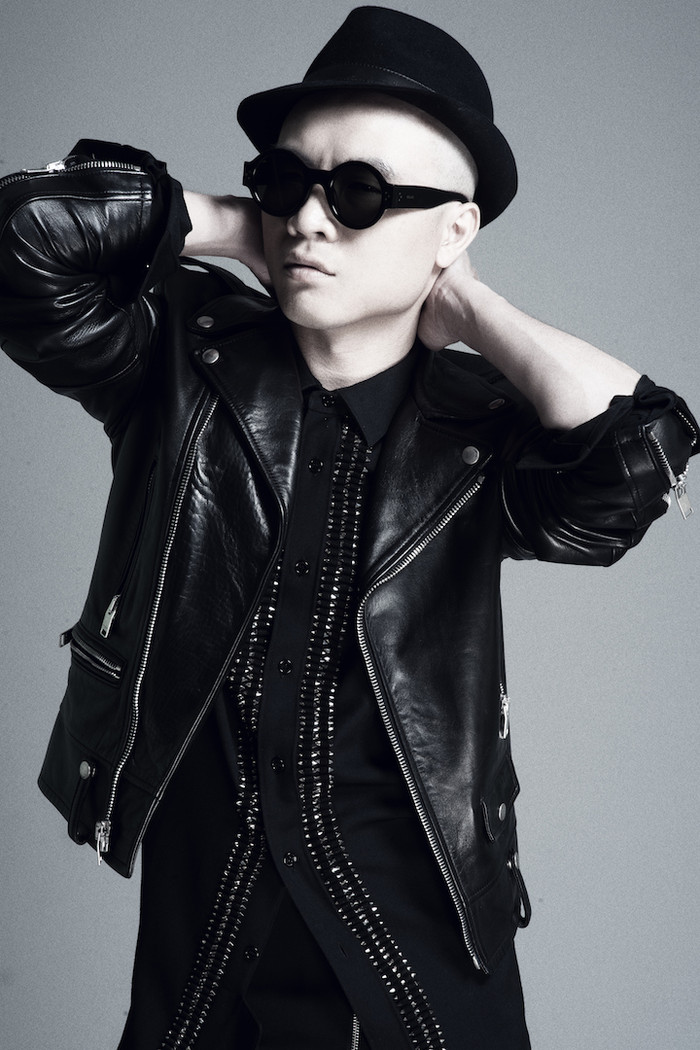 Từng dính đến nghi án có mâu thuẫn với chương trình, NTK Đỗ Mạnh Cường cũng lên tiếng đính chính rằng, việc anh rút khỏi Vietnam's Next Top Model là việc nên làm, để nhường chỗ cho những gương mặt mới, tạo sự mới mẻ, hấp dẫn hơn. Từng dính đến nghi án có mâu thuẫn với chương trình, NTK Đỗ Mạnh Cường cũng lên tiếng đính chính rằng, việc anh rút khỏi Vietnam's Next Top Model là việc nên làm, để nhường chỗ cho những gương mặt mới, tạo sự mới mẻ, hấp dẫn hơn.