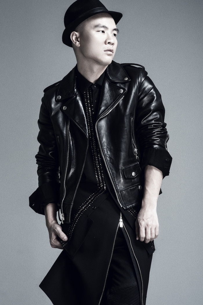 Đỗ Mạnh Cường là tín đồ thời trang của các thương hiệu lớn trên thế giới, anh nhanh chóng trở thành tâm điểm của sự chú ý với những món đồ hàng hiệu đắt tiền diện trên người. Đỗ Mạnh Cường là tín đồ thời trang của các thương hiệu lớn trên thế giới, anh nhanh chóng trở thành tâm điểm của sự chú ý với những món đồ hàng hiệu đắt tiền diện trên người.