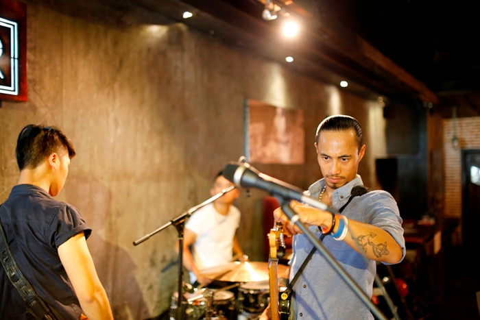 Ca sĩ Phạm Anh Khoa cho ra mắt album có tên gọi "Phá". Ca sĩ Phạm Anh Khoa cho ra mắt album có tên gọi "Phá".