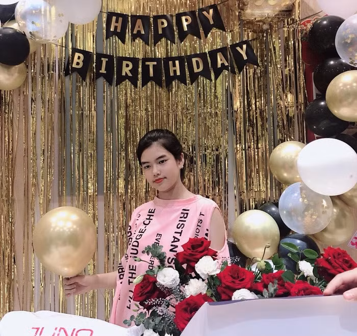 Minh nói với mẹ: "Nếu đập lợn đất mà thiếu, bố mẹ phụ con cho đủ để ủng hộ nhé". Ảnh: Gia đình cung cấp Minh nói với mẹ: "Nếu đập lợn đất mà thiếu, bố mẹ phụ con cho đủ để ủng hộ nhé". Ảnh: Gia đình cung cấp