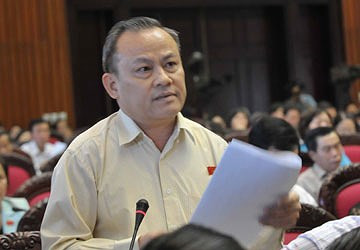 Ông Lê Văn Cuông cho rằng, thu hồi quyết định về hưu của ông Đức là đứng đắn (ảnh nguồn plo.vn). Ông Lê Văn Cuông cho rằng, thu hồi quyết định về hưu của ông Đức là đứng đắn (ảnh nguồn plo.vn).