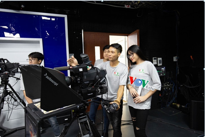 Sinh viên báo chí trải nghiệm thực tế Sinh viên báo chí trải nghiệm thực tế