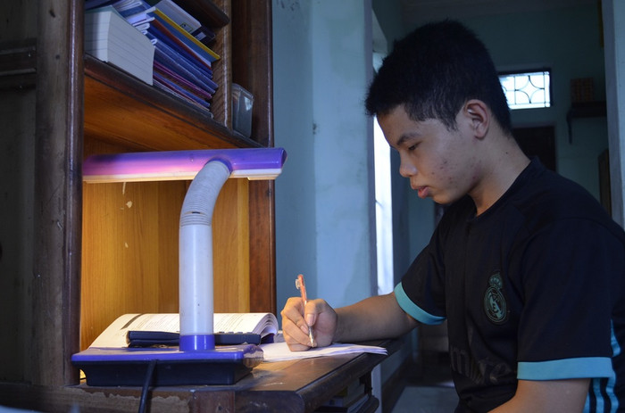 Từ nhỏ, Lê Quang Huy đã rất yêu thích môn Vật Lý (ảnh Kim Sơn).