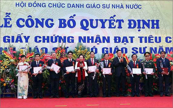 Việc xét duyệt chức danh giáo sư, phó giáo sư luôn được sự quan tâm của dự luận (ảnh minh họa - nguồn: VOV). Việc xét duyệt chức danh giáo sư, phó giáo sư luôn được sự quan tâm của dự luận (ảnh minh họa - nguồn: VOV).
