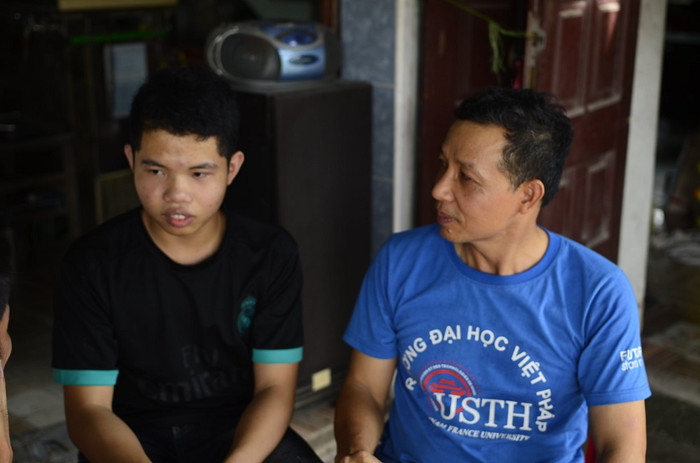 Ông Ca luôn tự hào về hai người cong song sinh của mình (ảnh Kim Sơn).