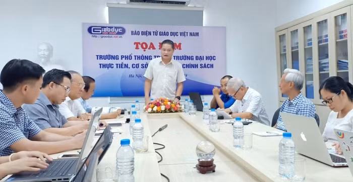 Tọa đàm trường phổ thông trong trường đại học - thực tiễn, pháp lý và chính sách