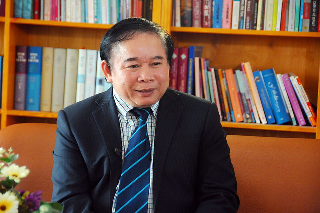 Cán bộ Cục khảo thí tự ý viết tài liệu ôn thi quốc gia ảnh 1 Cán bộ Cục khảo thí tự ý viết tài liệu ôn thi quốc gia ảnh 1