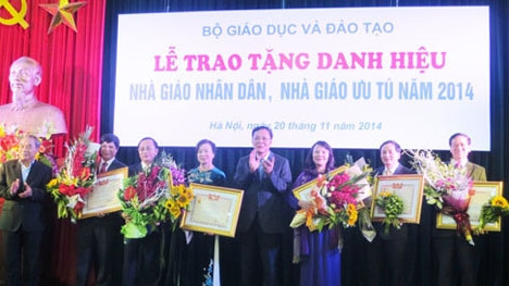 Hà Nội thăm dò dư luận để xét tặng danh hiệu cho 10 nhà giáo ảnh 1 Hà Nội thăm dò dư luận để xét tặng danh hiệu cho 10 nhà giáo ảnh 1