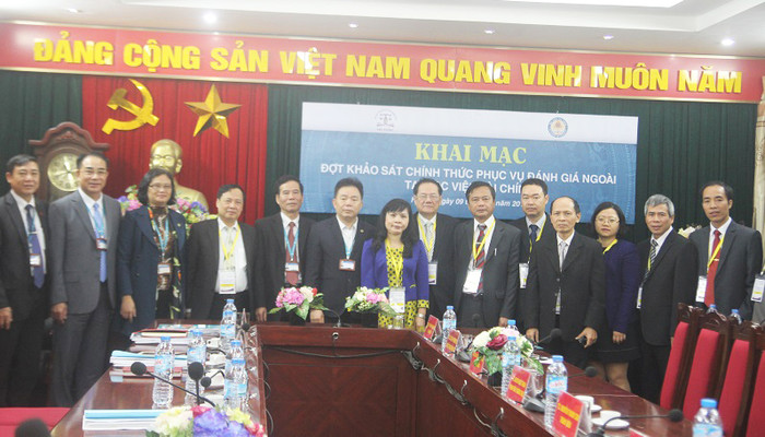 Trung tâm kiểm định chất lượng giáo dục (Hiệp hội các Trường đại học, cao đẳng Việt Nam) tiến hành khảo sát chính thức tại Học viện Tài chính. (Ảnh: Thùy Linh) Trung tâm kiểm định chất lượng giáo dục (Hiệp hội các Trường đại học, cao đẳng Việt Nam) tiến hành khảo sát chính thức tại Học viện Tài chính. (Ảnh: Thùy Linh)