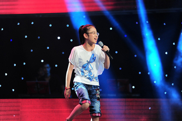 Thí sinh Lương Thùy Mai trong cuộc thi The Voice Kids Thí sinh Lương Thùy Mai trong cuộc thi The Voice Kids