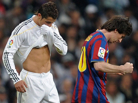 Cuộc so tài 2 cầu thủ hay nhất thế giới luôn là tâm điểm trận đấu. Cuộc so tài 2 cầu thủ hay nhất thế giới luôn là tâm điểm trận đấu.