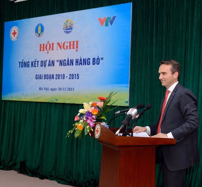 Ông Arnoud van den Berg – Tổng giám đốc FrieslandCampina Việt Nam phát biểu tại Hội nghị Ông Arnoud van den Berg – Tổng giám đốc FrieslandCampina Việt Nam phát biểu tại Hội nghị