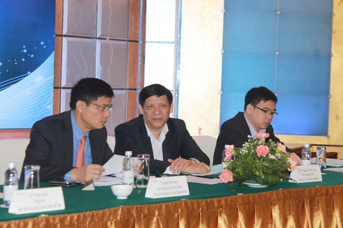 Đoàn Chủ tịch chủ trì Hội nghị tổng kết hoạt động năm 2015 của Ủy ban Tiêu chuẩn thực phẩm Việt Nam - Ủy ban Codex Việt Nam (từ trái qua phải): TS. Nguyễn Thanh Phong - Cục trưởng Cục An toàn thực phẩm - Phó chủ tịch thường trực Uỷn ban Codex Việt Nam; GS.TS Nguyễn Thanh Long - Thứ trưởng Bộ Y tế, Chủ tịch Codex Việt Nam; ông Nguyễn Nam Hải - Phó Tổng cục trưởng, Tổng cục Tiêu chuẩn Đo lường chất lượng, Bộ Khoa học và Công nghệ, ủy viên Codex Việt Nam. Đoàn Chủ tịch chủ trì Hội nghị tổng kết hoạt động năm 2015 của Ủy ban Tiêu chuẩn thực phẩm Việt Nam - Ủy ban Codex Việt Nam (từ trái qua phải): TS. Nguyễn Thanh Phong - Cục trưởng Cục An toàn thực phẩm - Phó chủ tịch thường trực Uỷn ban Codex Việt Nam; GS.TS Nguyễn Thanh Long - Thứ trưởng Bộ Y tế, Chủ tịch Codex Việt Nam; ông Nguyễn Nam Hải - Phó Tổng cục trưởng, Tổng cục Tiêu chuẩn Đo lường chất lượng, Bộ Khoa học và Công nghệ, ủy viên Codex Việt Nam.