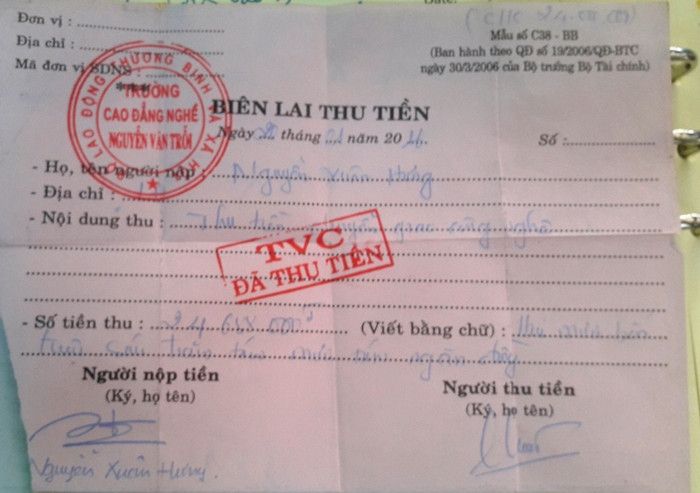 Nhiều phụ huynh, học viên lớp tiếng Đức muốn được nhận lại khoản phí 1.000 euro đã đóng. Ảnh: An Nguyên Nhiều phụ huynh, học viên lớp tiếng Đức muốn được nhận lại khoản phí 1.000 euro đã đóng. Ảnh: An Nguyên