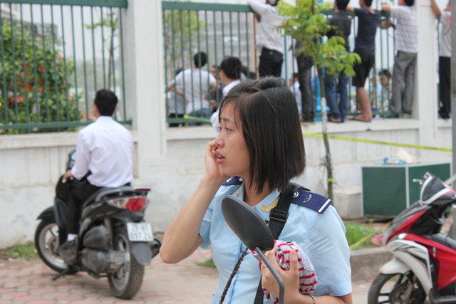 Gọi điện hỏi thăm bạn bè, người thân Gọi điện hỏi thăm bạn bè, người thân