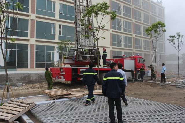 Khẩn trương cứu người Khẩn trương cứu người