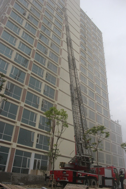 khói nghi ngút khắp tòa nhà khói nghi ngút khắp tòa nhà