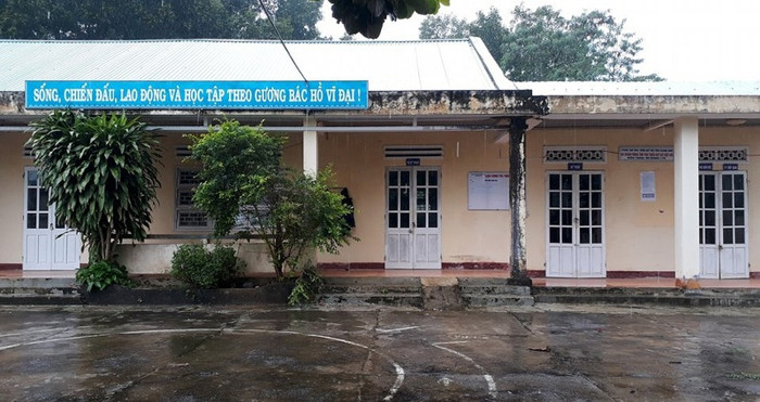 Ông Lê Hoàng Việt trở lại vị trí chuyên viên tại Chi nhánh trung tâm phát triển quỹ đất huyện Hiệp Đức (Quảng Nam). Ảnh: TR.T