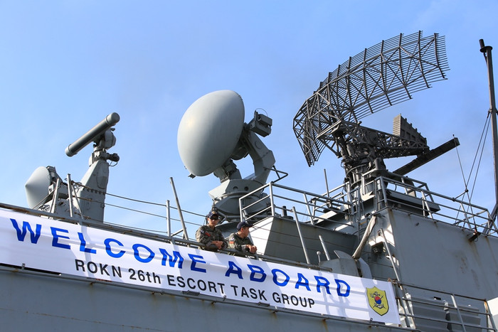 Dàn rađa đồ sộ của DDH 979 có nhiệm vụ tuần tra, cảnh giới và trinh sát đường không.