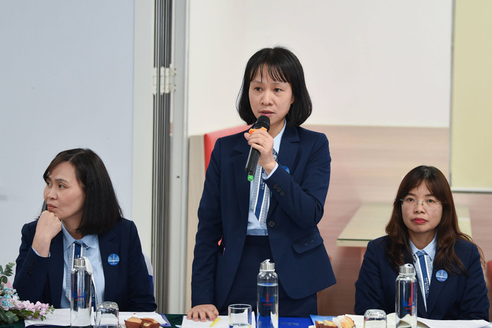 Cô giáo Tô Lan Hương - giáo viên Ngữ Văn, Trường Nguyễn Siêu chia sẻ tại buổi làm việc (ảnh: Thế Đại) Cô giáo Tô Lan Hương - giáo viên Ngữ Văn, Trường Nguyễn Siêu chia sẻ tại buổi làm việc (ảnh: Thế Đại)