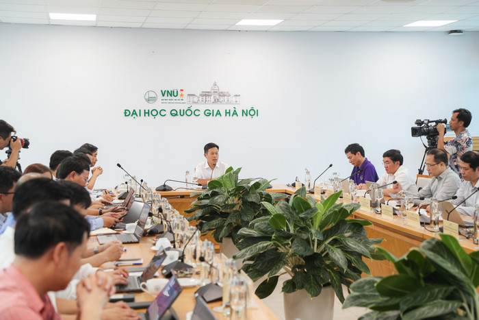 Ngày 17/4/2024, tại Hòa Lạc, Đại học Quốc gia Hà Nội tổ chức Hội thảo về Chương trình ươm tạo tài năng bậc trung học phổ thông (VNU 12+) do Giám đốc Lê Quân chủ trì VNU - Hoi thao uom tao tai nang bac THPT - VNU12+ (5).jpg