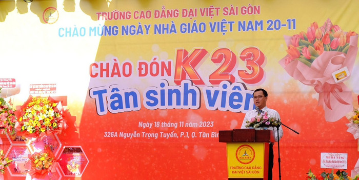 Thầy Dương Công Hiếu – Phó Hiệu trưởng Trường Cao đẳng Đại Việt Sài Gòn a380b6126e2dc173983c.jpg