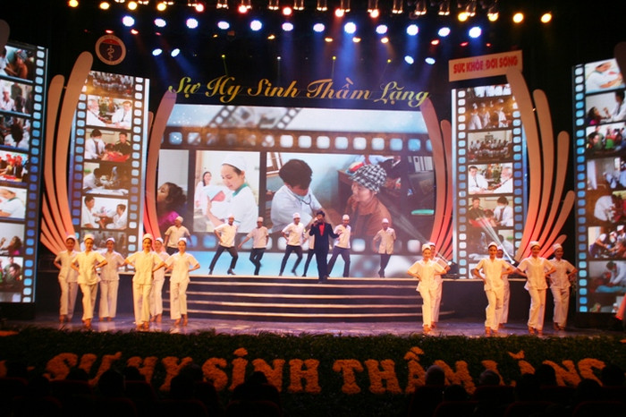 Chương trình nghệ thuật tôn vinh thầy thuốc Việt Nam và tổ chức trao giải cho cuộc thi viết chủ đề “Sự hy sinh thầm lặng” lần thứ 3. Chương trình nghệ thuật tôn vinh thầy thuốc Việt Nam và tổ chức trao giải cho cuộc thi viết chủ đề “Sự hy sinh thầm lặng” lần thứ 3.
