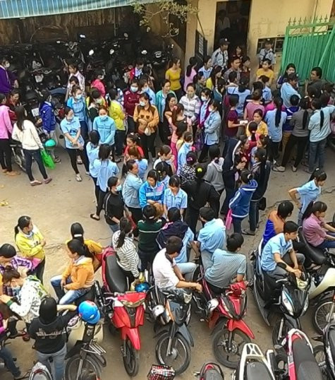 Bức xúc cách tính thưởng tết nguyên đán của Công ty TNHH Karma Việt Nam (P.Tân Thới Nhất, Q.12, TP.HCM) hàng trăm công nhân đã công ty đã ngừng việc để đòi quyền lợi - ảnh nguồn Tuổi trẻ Bức xúc cách tính thưởng tết nguyên đán của Công ty TNHH Karma Việt Nam (P.Tân Thới Nhất, Q.12, TP.HCM) hàng trăm công nhân đã công ty đã ngừng việc để đòi quyền lợi - ảnh nguồn Tuổi trẻ