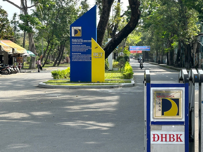 Đảng ủy Trường Đại học Bách khoa - Đại học Đà Nẵng nhiệm kỳ 2020-2025 bị kỷ luật Cảnh cáo. Ảnh: AN Đảng ủy Trường Đại học Bách khoa - Đại học Đà Nẵng nhiệm kỳ 2020-2025 bị kỷ luật Cảnh cáo. Ảnh: AN