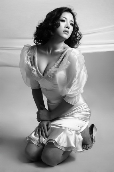 Lý Nhã Kỳ chạm ngõ điện ảnh với vai diễn Trúc - một cô gái điếm trong bộ phim Tình Yêu còn mãi của đạo diễn Phương Điền. Lý Nhã Kỳ chạm ngõ điện ảnh với vai diễn Trúc - một cô gái điếm trong bộ phim Tình Yêu còn mãi của đạo diễn Phương Điền.