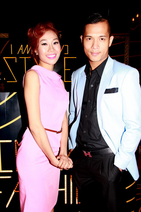 Xuất hiện với bộ váy hồng giản dị, Hồng Hà cởi mở trò chuyện và cho biết cô đang bắt đầu cuộc sống mới với một dự án kinh doanh shop thời trang sẽ được mở vào tháng 7 tới. (Theo Vnn)