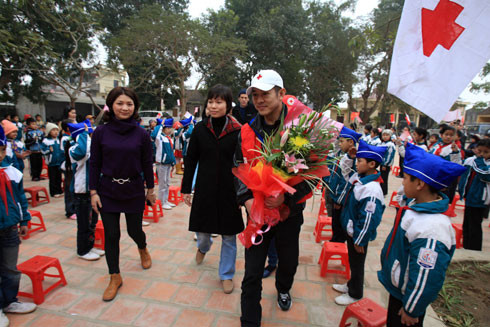 Lý Liên Kiệt thăm trường tiểu học Hưng Lộc.(Ảnh: VTC) Lý Liên Kiệt thăm trường tiểu học Hưng Lộc.(Ảnh: VTC)