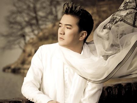 Trong một bài phỏng vấn, Đàm Vĩnh Hưng chia sẻ bí quyết thành công là dám mơ, dám liều nhưng đừng quên giỏi ứng biến. Anh tâm sự rằng: "Tôi là người ăn cắp nghề siêu nhanh. Cái gì hay ho mà để tôi nhìn thấy một lần là mất nghề với tôi. Và đương nhiên tôi biết cách biến cái người khác giỏi thành cái của mình một cách đẹp nhất và ấn tượng nhất".