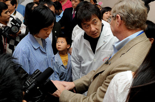 Nghe đại diện của tổ chức Operation Smile nói về những khó khăn trong ăn uống, sinh hoạt của những trẻ em bị sứt môi, hở hàm ếch. (Ảnh: Hoàng Hà) Nghe đại diện của tổ chức Operation Smile nói về những khó khăn trong ăn uống, sinh hoạt của những trẻ em bị sứt môi, hở hàm ếch. (Ảnh: Hoàng Hà)