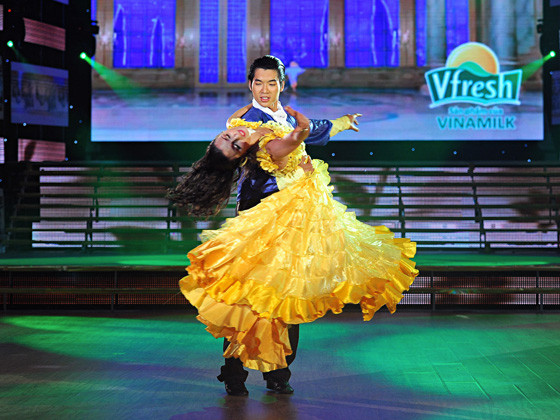 Đến đêm thứ 2, dù đã cố gắng mềm mại hơn với điệu valse trên nền ca khúc lãng mạn A time for us. Nhưng anh vẫn chưa có gì xuất sắc, nổi bật và chỉ may mắn đứng ở Top an toàn.Giám khảo xinh đẹp Khánh Thi cho rằng những bước nhảy của Nam Thành vẫn còn nặng nề.