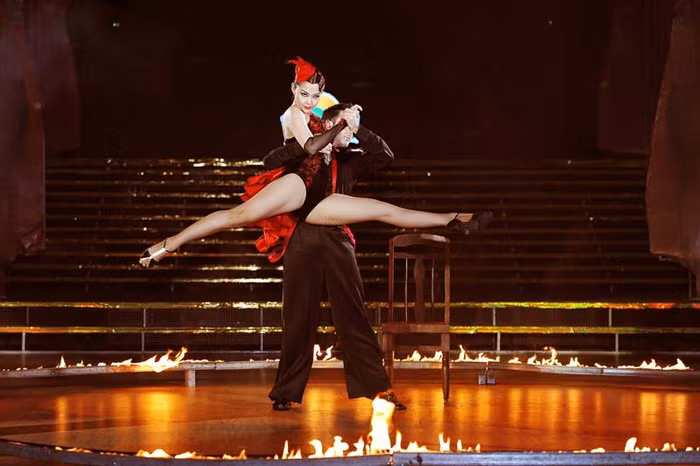 Nếu như Nam Thanh có những động tác chắc chắn, vững chãi thì theo như giám khảo Khánh Thi, Minh Hằng lại thể hiện được những động tác khó mà ngay cả vũ công chuyên nghiệp cũng không thể hiện được.