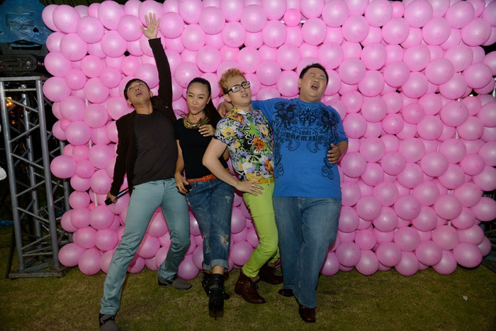 Trấn Thành, Đoan Trang, Nguyên Vũ, Minh béo vui hết sức, quậy hết mình, chia vui cùng Minh Hằng. (Theo GDVN)