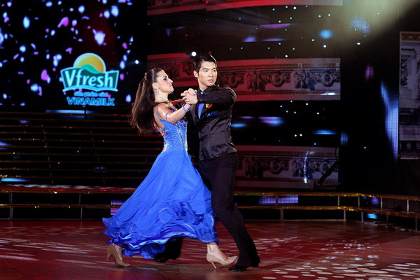 Nam Thành tiến bộ rõ rệt trong điệu Rumba ở đêm thứ 3. Nhưng đến đêm thứ 4 thì Nam Thành thực sự tỏa sáng. Anh nhận về những cơn mưa lời khen và hai điểm 10 đầu tiên của Bước nhảy hoàn vũ mùa thứ 3.