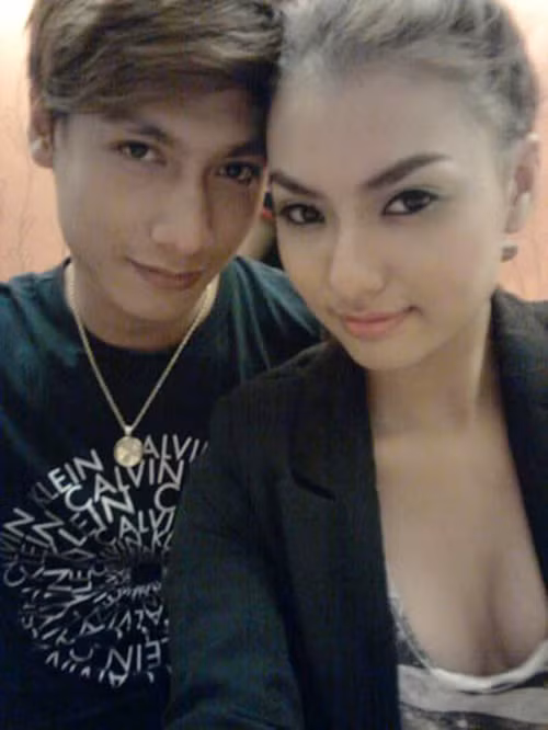 Sau nghi vấn với Tuấn Hưng, một câu hỏi lớn lại được đặt ra khi chứng kiến cảnh Hồng Quế chụp ảnh thân mật, xuất hiện bên nhau tình tứ cùng người mẫu Gia Ngọc. (Ảnh: Facebook)